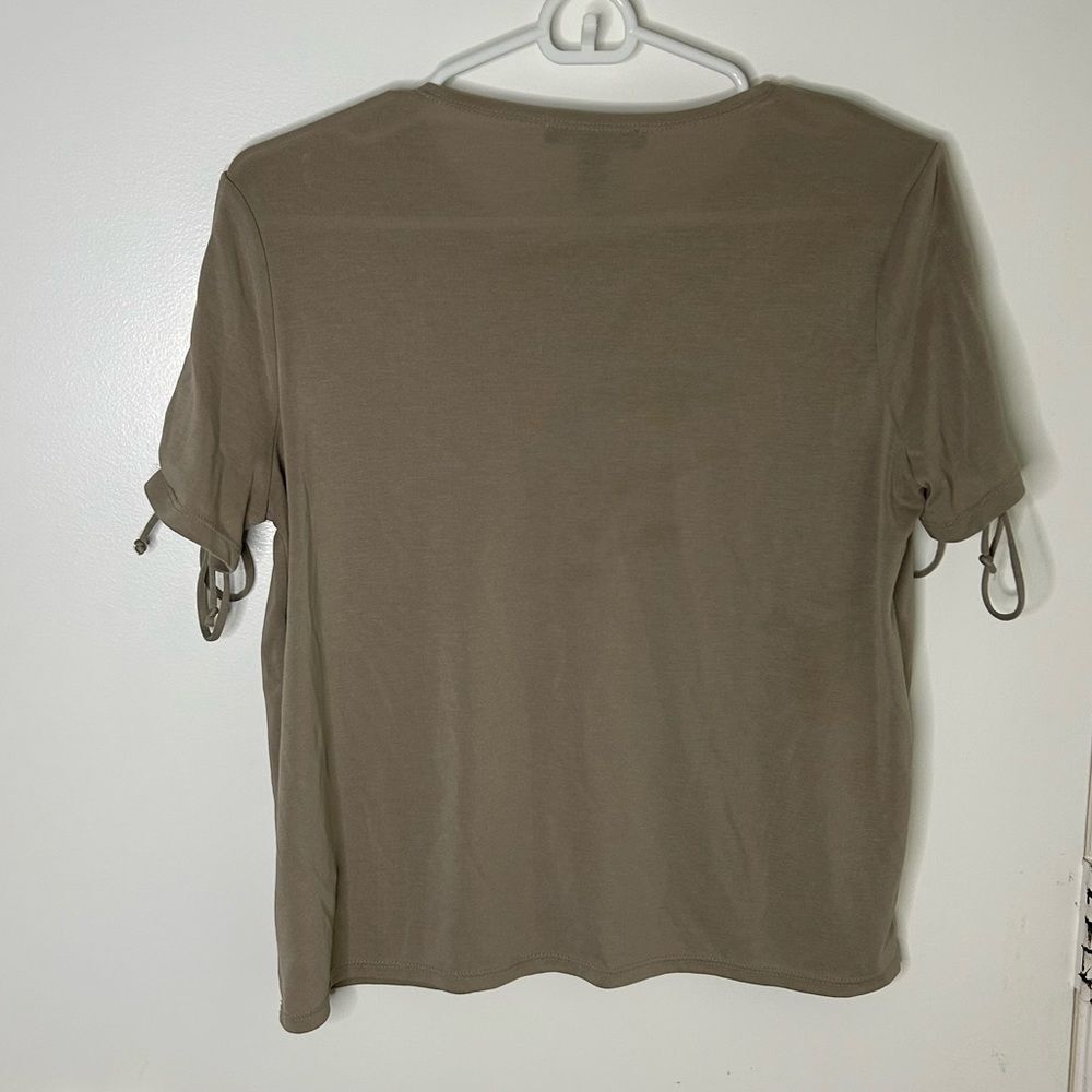 Forever 21 | khaki short sleeve tie top | small - Picture 5 of 5